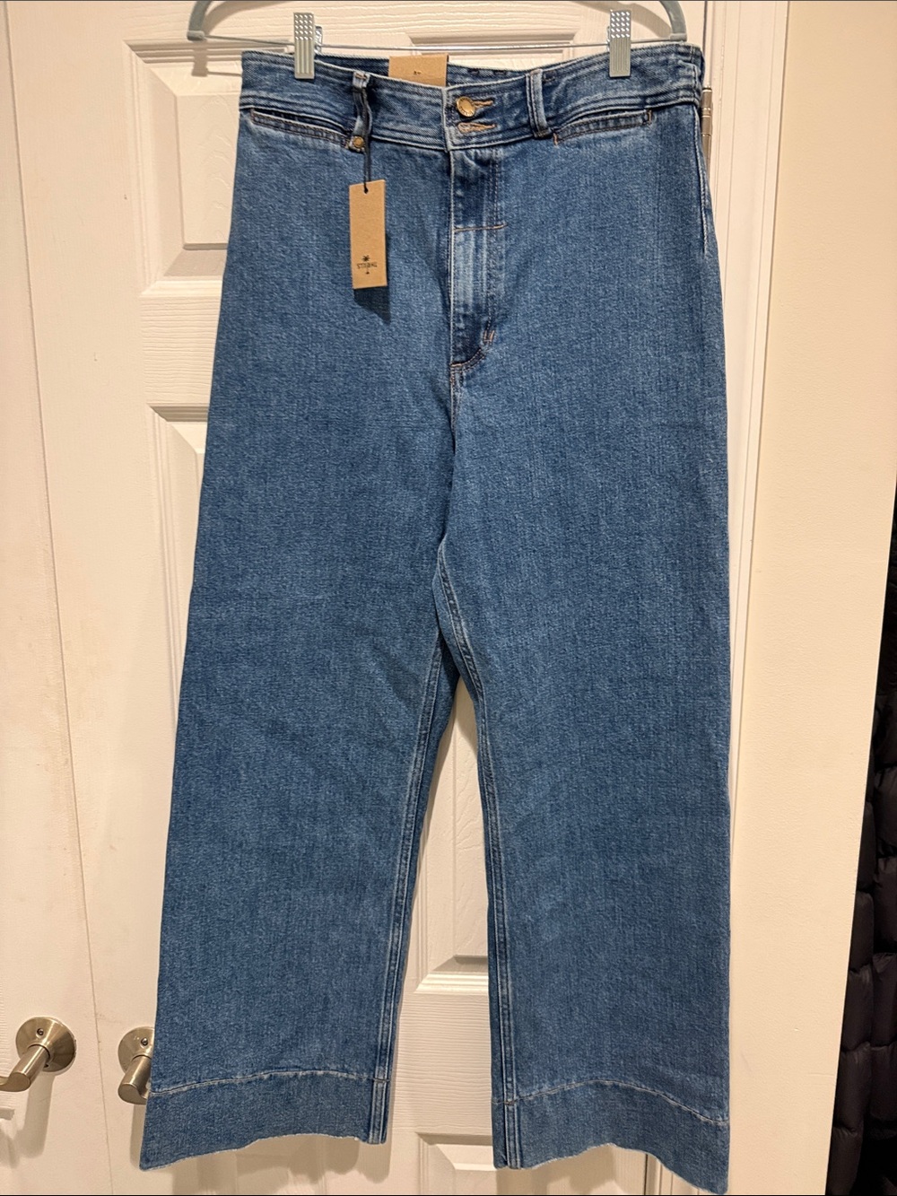 Women’s Thrills size 30 Belle Cropped high waist wide leg. Missing 1 top button